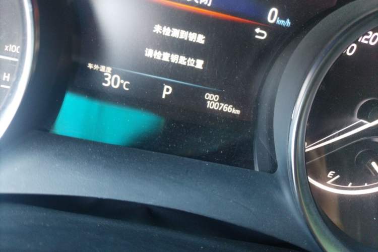 Used Toyota Camry 2018 2.0G Luxury Edition Odometer Close Up