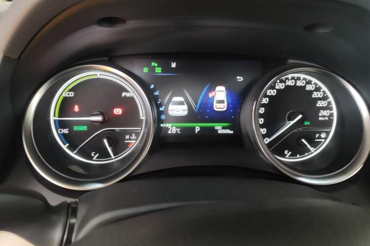 Used Toyota Camry 2018 Dual-Engine 2.5 HG Luxury Edition Odometer Close Up