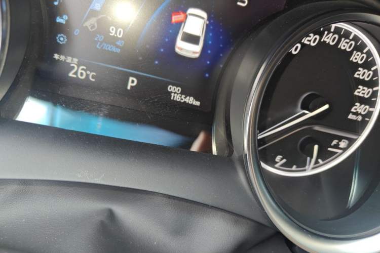 Used Toyota Camry 2018 2.5G Luxury Edition Odometer Close Up