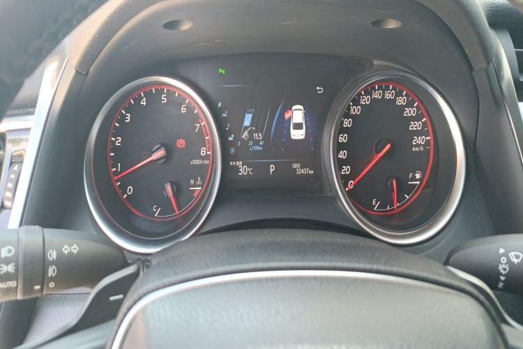 Used Toyota Camry 2018 2.5S Fēngshàng Edition Odometer Close Up