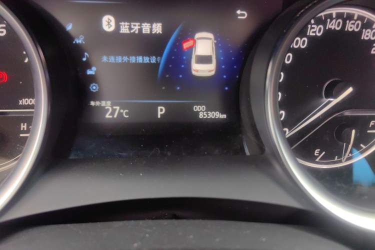Used Toyota Camry 2018 2.0G Luxury Edition Odometer Close Up