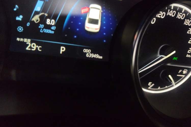 Used Toyota Camry 2018 2.0G Luxury Edition Odometer Close Up