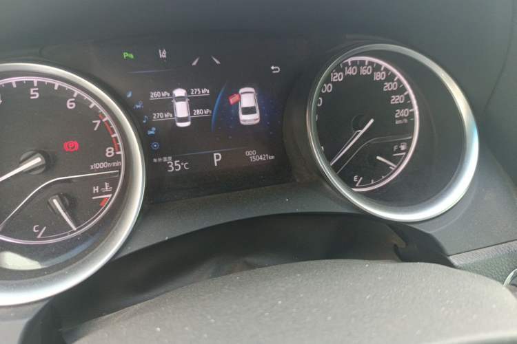 Used Toyota Camry 2018 2.5G Luxury Edition Odometer Close Up
