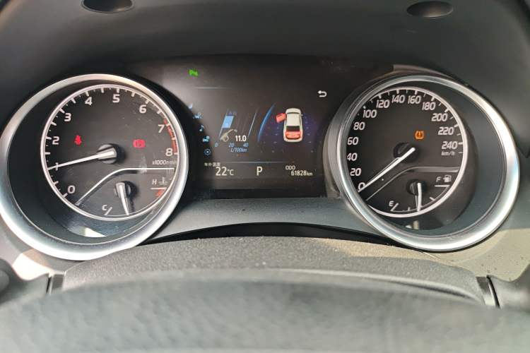 Used Toyota Camry 2018 2.5G Luxury Edition Odometer Close Up