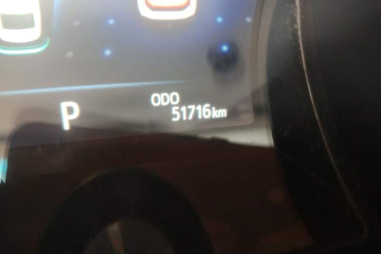Used Toyota Camry 2018 2.0G Luxury Edition Odometer Close Up