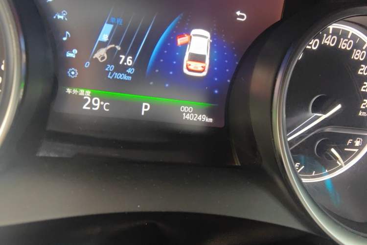 Used Toyota Camry 2018 2.5G Luxury Edition Odometer Close Up