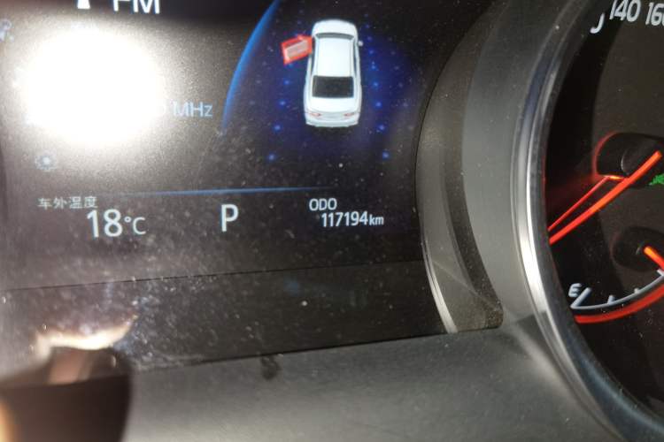 Used Toyota Camry 2018 2.0S FENGSHANG Edition Odometer Close Up