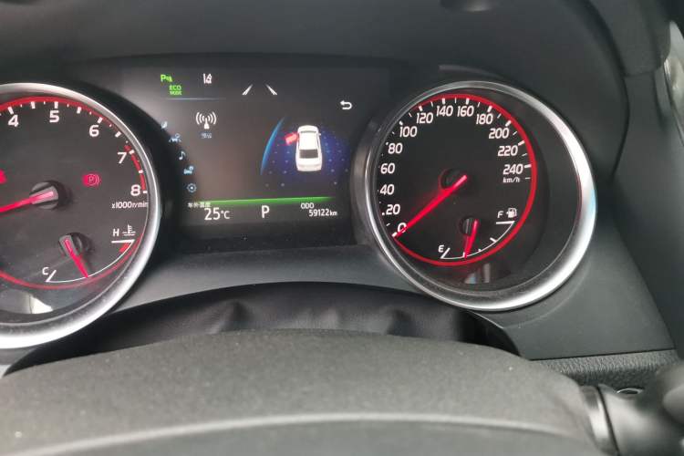 Used Toyota Camry 2018 2.5S Fēngshàng Edition Odometer Close Up
