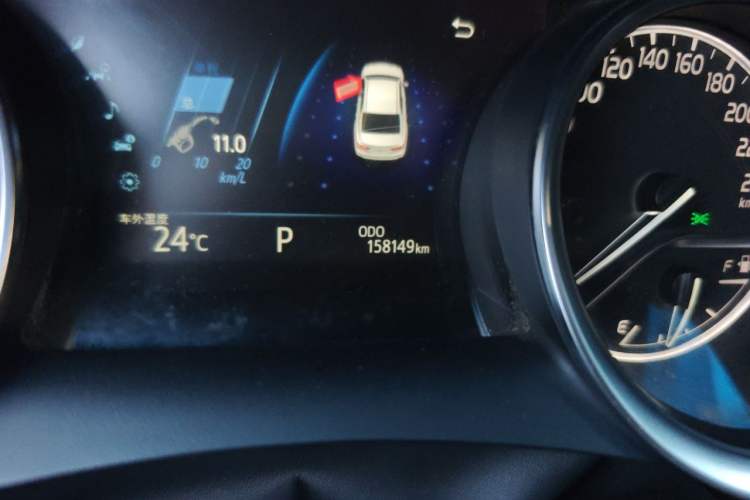 Used Toyota Camry 2018 2.0G Luxury Edition Odometer Close Up