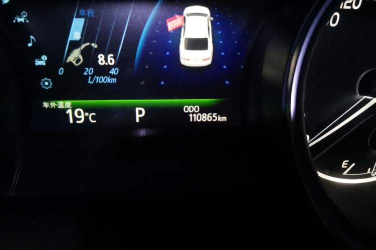 Used Toyota Camry 2018 2.5G Luxury Edition Odometer Close Up