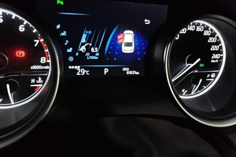 Used Toyota Camry 2018 2.0G Luxury Edition Odometer Close Up