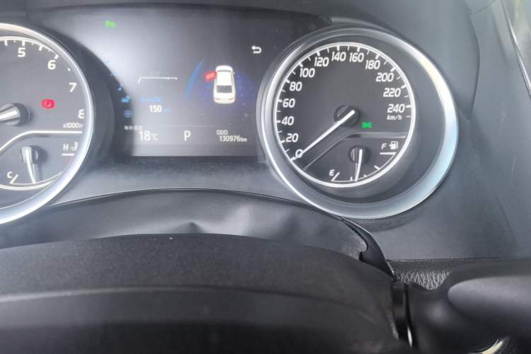 Used Toyota Camry 2018 2.0G Luxury Edition Odometer Close Up