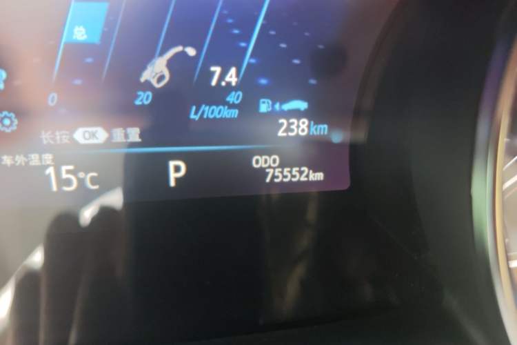 Used Toyota Camry 2018 2.5G Luxury Edition Odometer Close Up