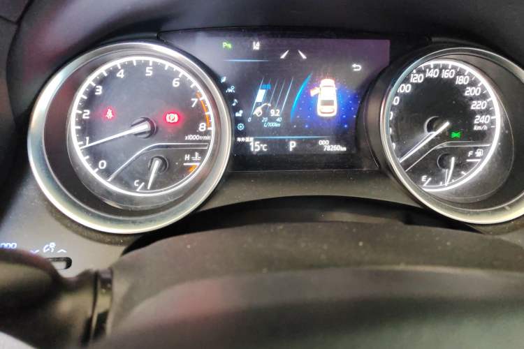 Used Toyota Camry 2018 2.5G Luxury Edition Odometer Close Up