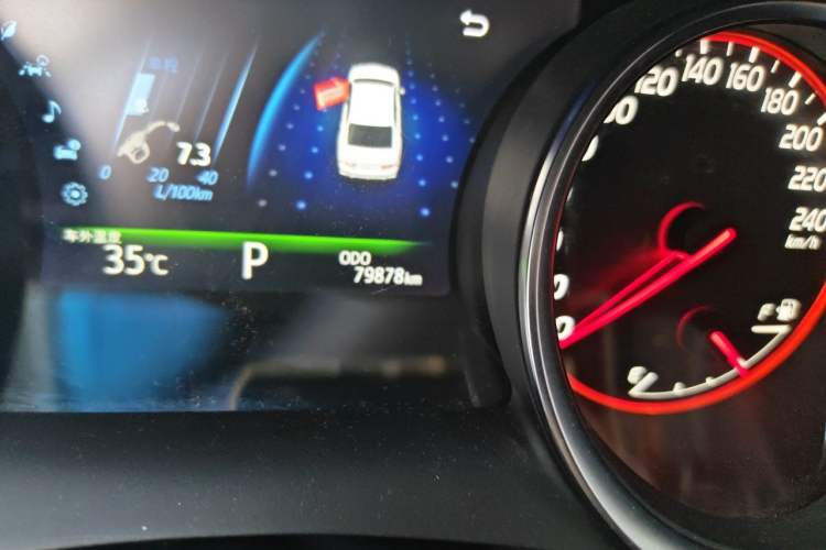 Used Toyota Camry 2018 2.0S FENGSHANG Edition Odometer Close Up