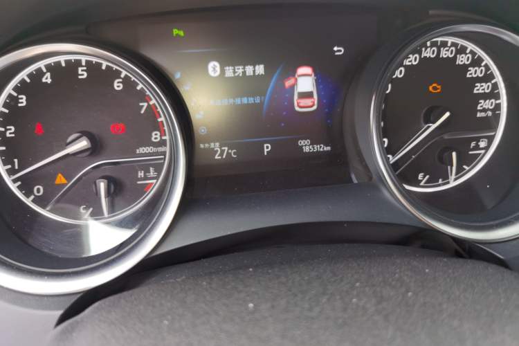 Used Toyota Camry 2018 2.5G Luxury Edition Odometer Close Up