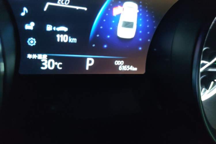 Used Toyota Camry 2018 2.0G Luxury Edition Odometer Close Up