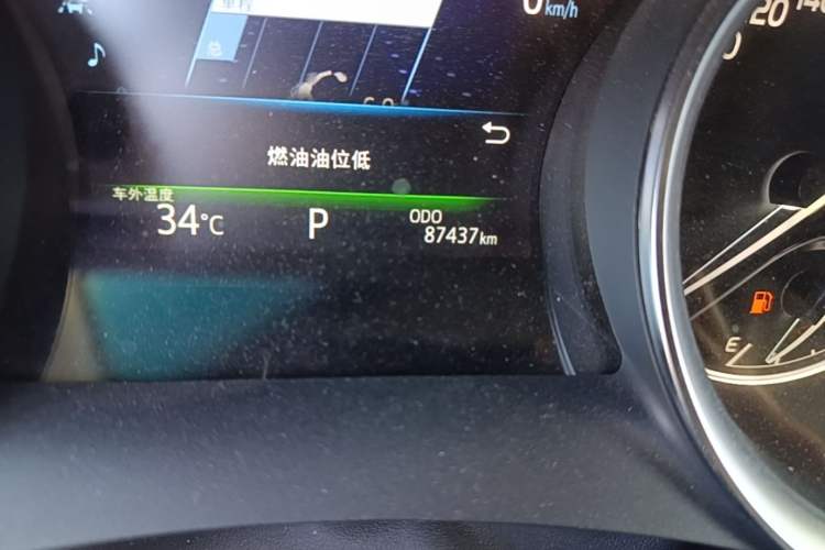 Used Toyota Camry 2018 2.5G Luxury Edition Odometer Close Up