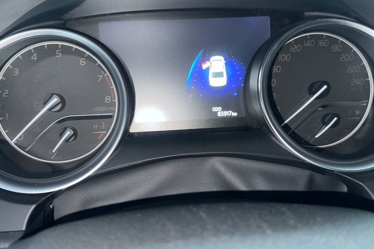 Used Toyota Camry 2018 2.5G Luxury Edition Odometer Close Up