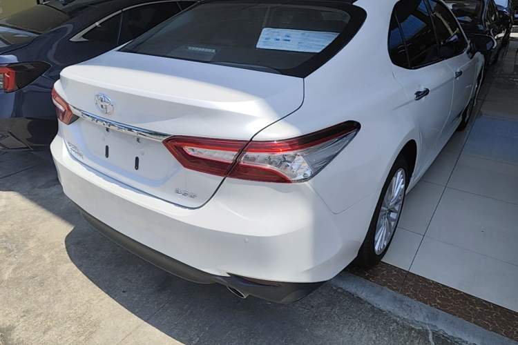 Used Toyota Camry 2018 2.5G Luxury Edition Rear Right 45 Deg
