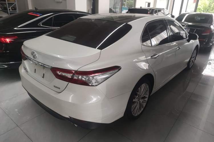 Used Toyota Camry 2018 2.5G Luxury Edition Rear Right 45 Deg