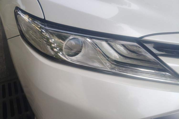 Used Toyota Camry 2018 2.5G Luxury Edition Right Front Headlight