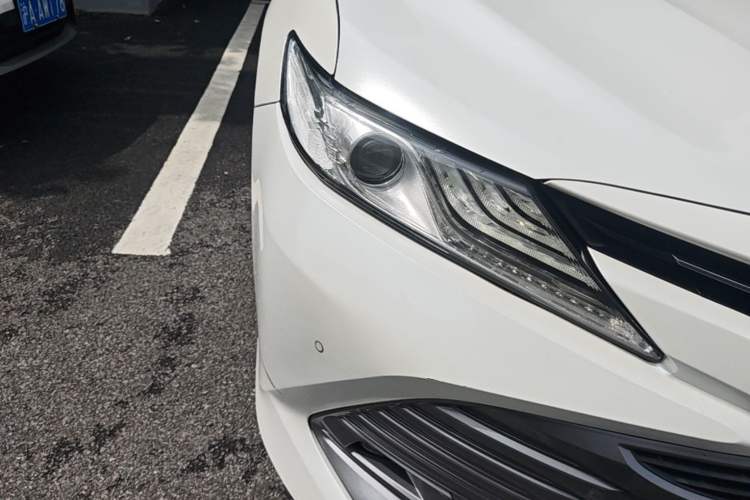 Used Toyota Camry 2018 2.5G Luxury Edition Right Front Headlight