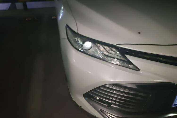 Used Toyota Camry 2018 2.5G Luxury Edition Right Front Headlight