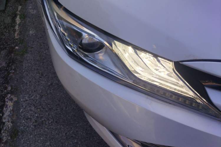 Used Toyota Camry 2018 2.0G Luxury Edition Right Front Headlight