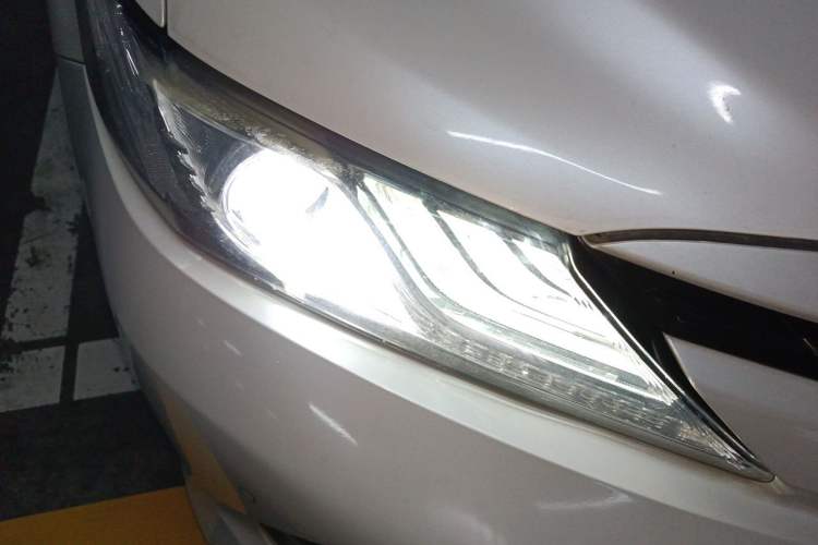 Used Toyota Camry 2018 2.5G Luxury Edition Right Front Headlight