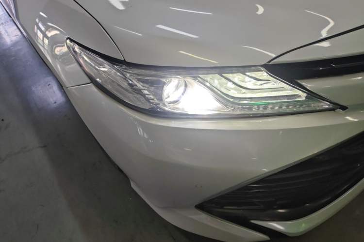 Used Toyota Camry 2018 2.0G Luxury Edition Right Front Headlight