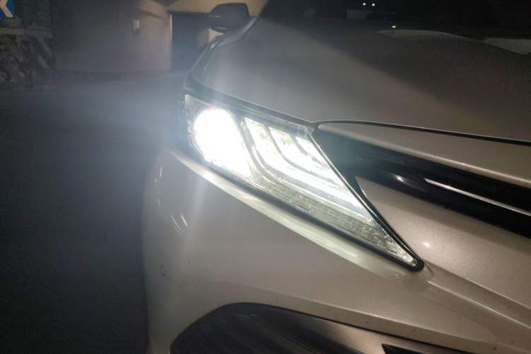 Used Toyota Camry 2018 2.5G Luxury Edition Right Front Headlight