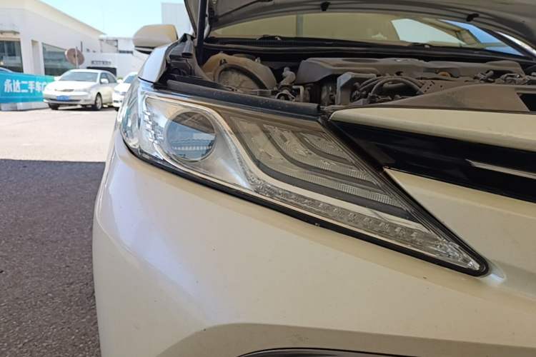 Used Toyota Camry 2018 2.5G Luxury Edition Right Front Headlight