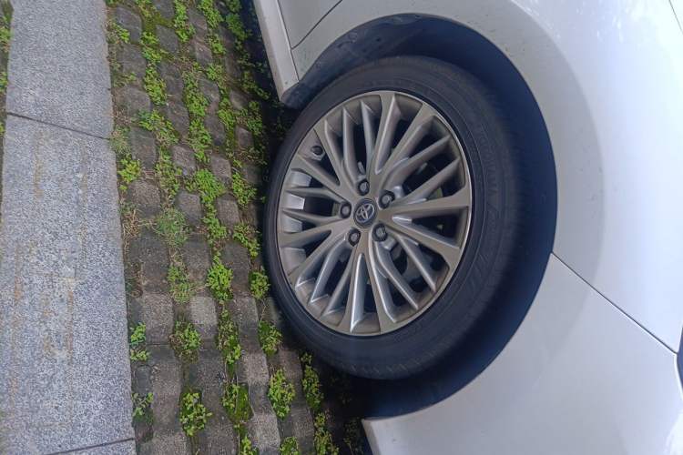 Used Toyota Camry 2018 2.5G Luxury Edition Right Front Wheel Hub