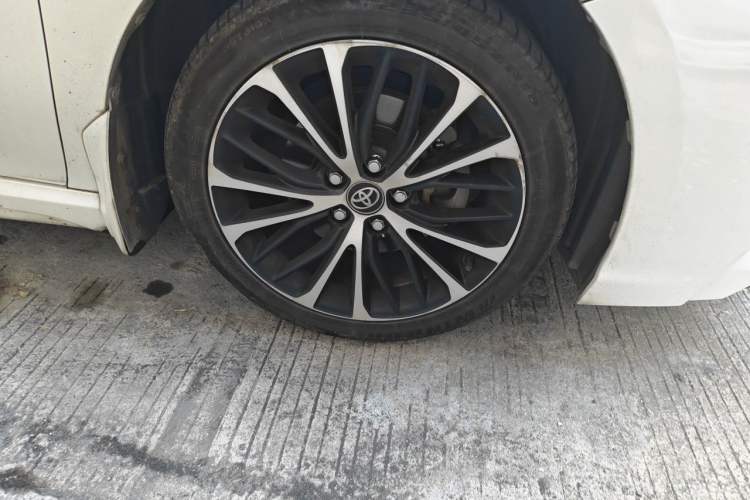 Used Toyota Camry 2018 2.0S FENGSHANG Edition Right Front Wheel Hub