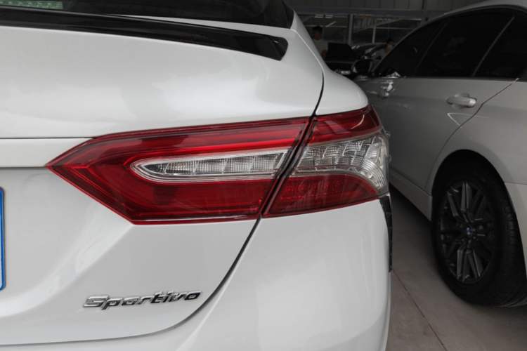 Used Toyota Camry 2018 2.0S FENGSHANG Edition Right Rear Taillight