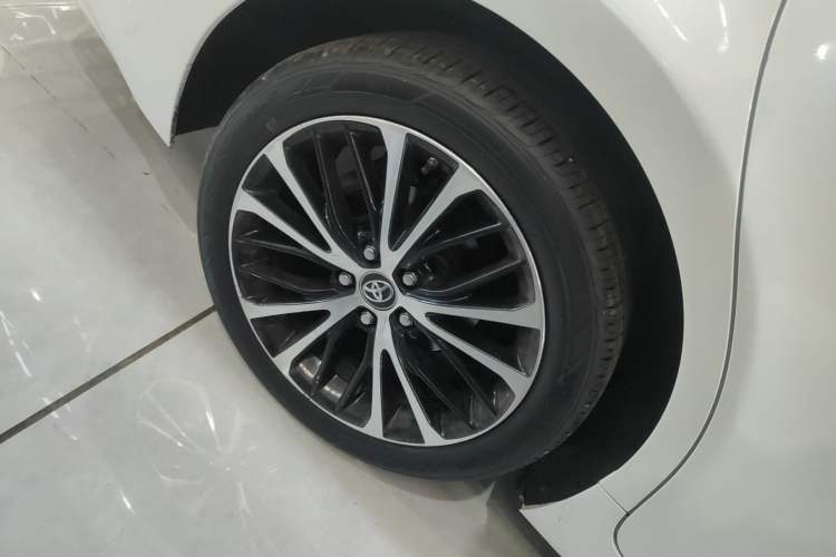 Used Toyota Camry 2018 2.5S Fēngshàng Edition Right Rear Wheel Hub