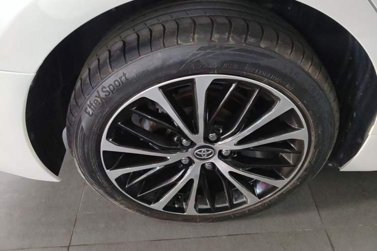 Used Toyota Camry 2018 2.5S Fēngshàng Edition Right Rear Wheel Hub