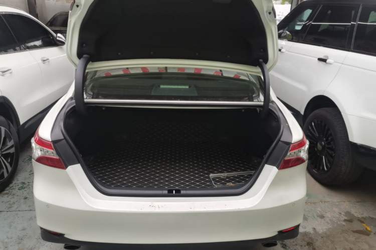 Used Toyota Camry 2018 2.5G Luxury Edition Trunk