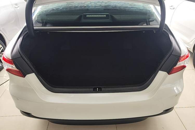Used Toyota Camry 2018 2.0G Luxury Edition Trunk