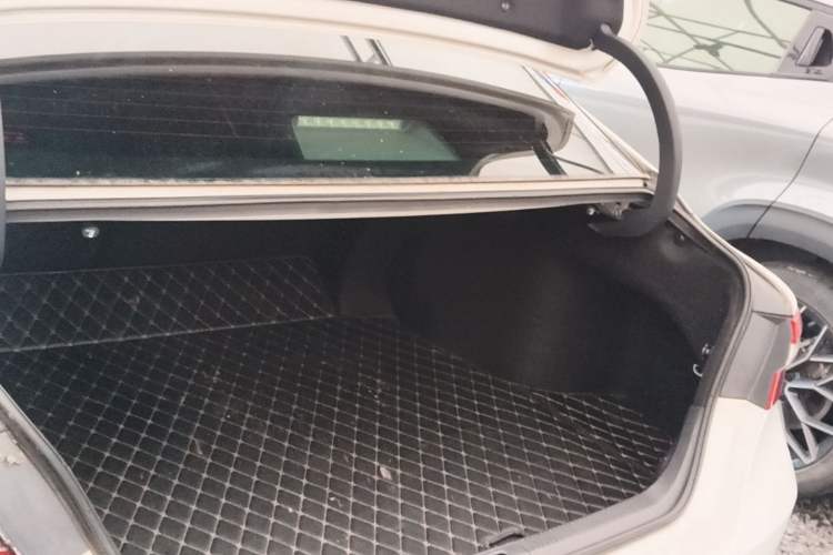 Used Toyota Camry 2018 2.0S FENGSHANG Edition Trunk