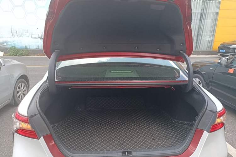 Used Toyota Camry 2018 2.0S FENGSHANG Edition Trunk