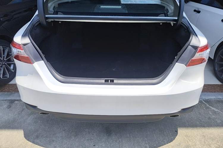 Used Toyota Camry 2018 2.5G Luxury Edition Trunk