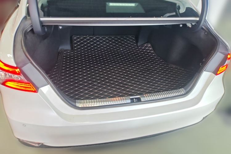 Used Toyota Camry 2018 2.0G Luxury Edition Trunk
