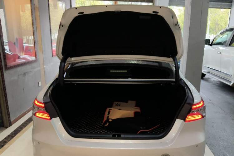Used Toyota Camry 2018 Dual-Engine 2.5 HG Luxury Edition Trunk