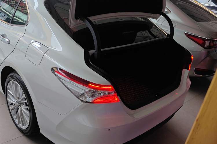 Used Toyota Camry 2018 2.5G Luxury Edition Trunk