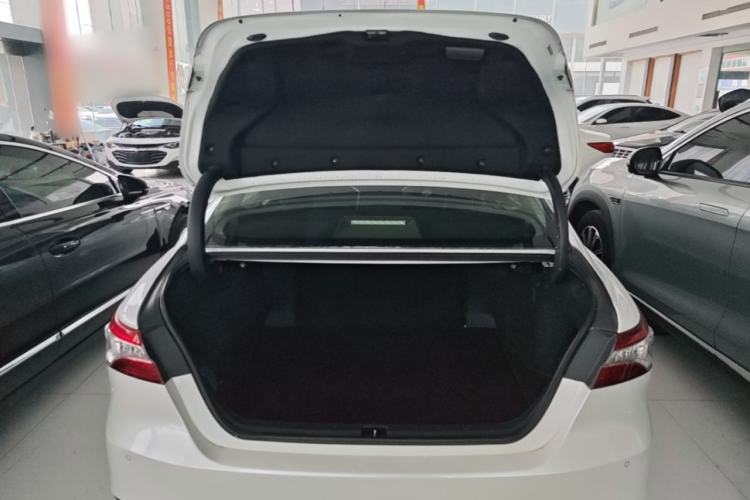 Used Toyota Camry 2018 2.0G Luxury Edition Trunk