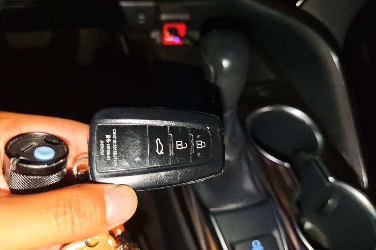 Used Toyota Camry 2018 2.0G Luxury Edition Vehicle Key