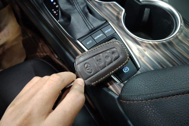 Used Toyota Camry 2018 2.5G Luxury Edition Vehicle Key