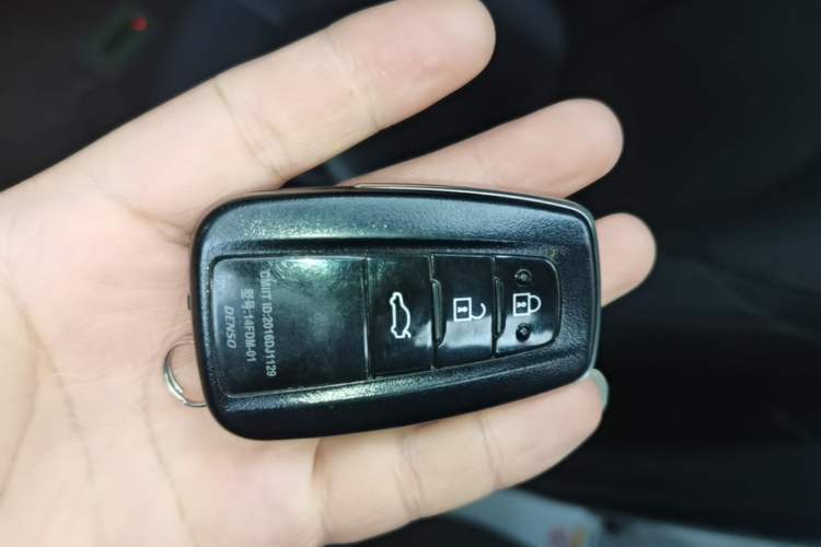 Used Toyota Camry 2018 2.5G Luxury Edition Vehicle Key